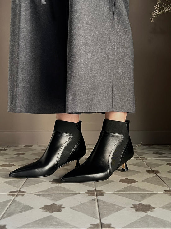 Stivaletto in pelle Anna F con elastico alla caviglia