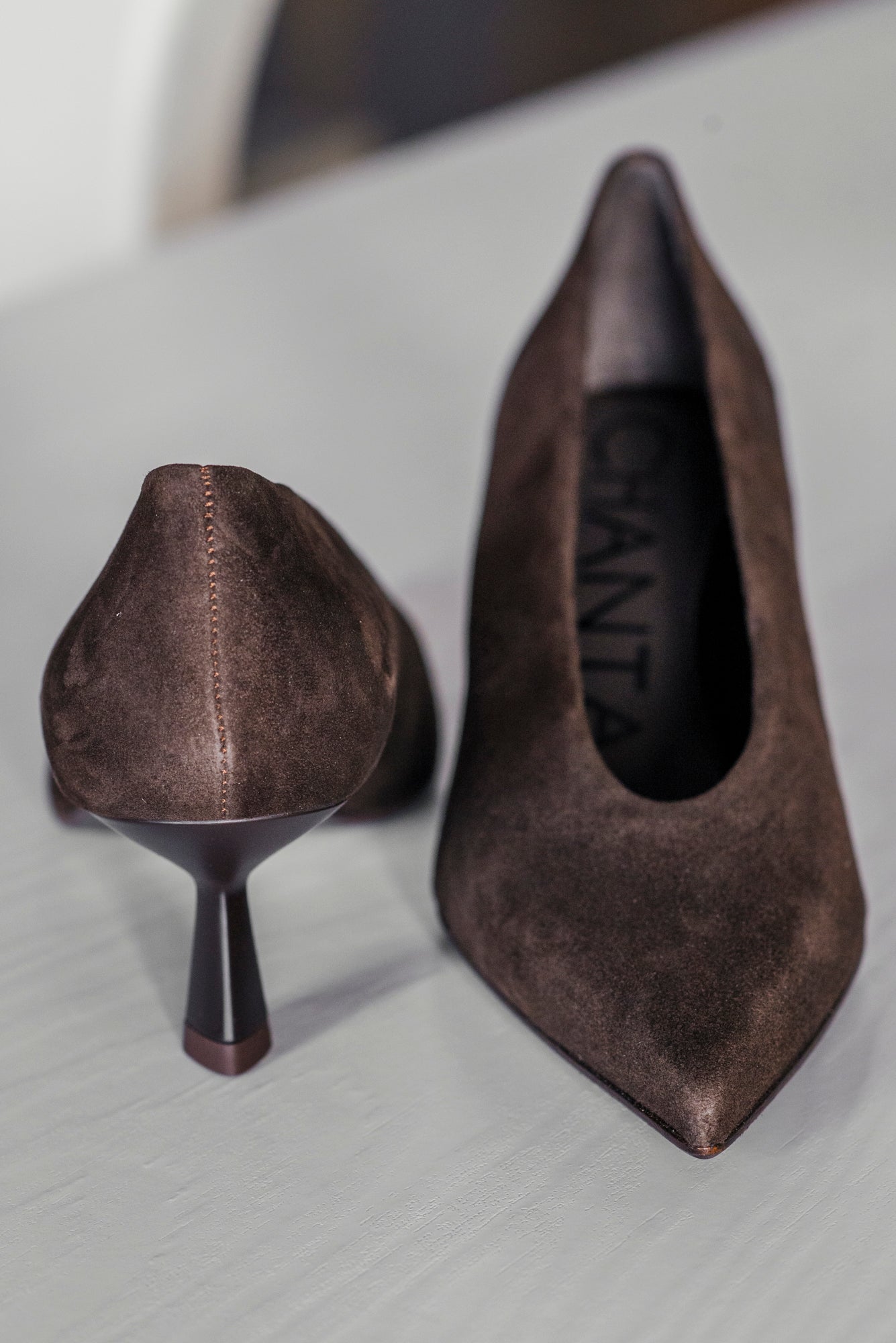 Decolletè in suede moro