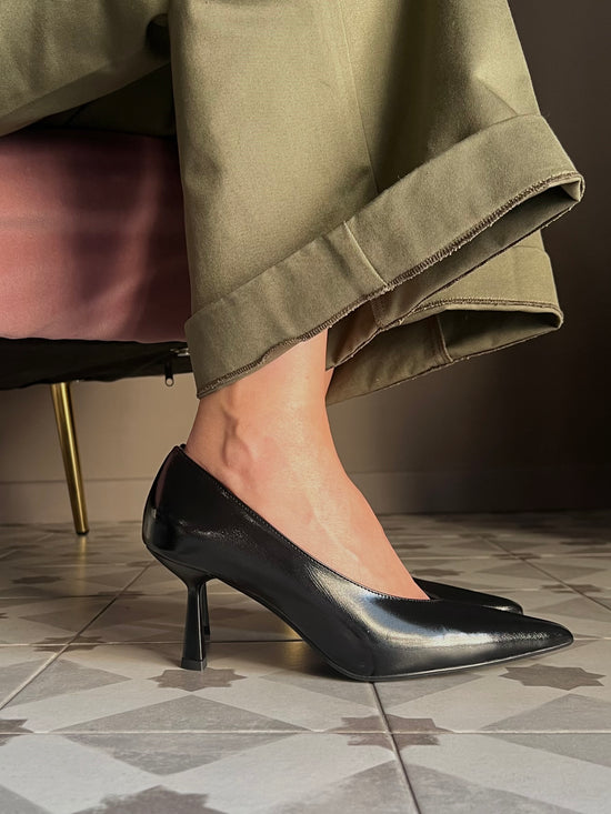 Decolletè in pelle con scollo a V