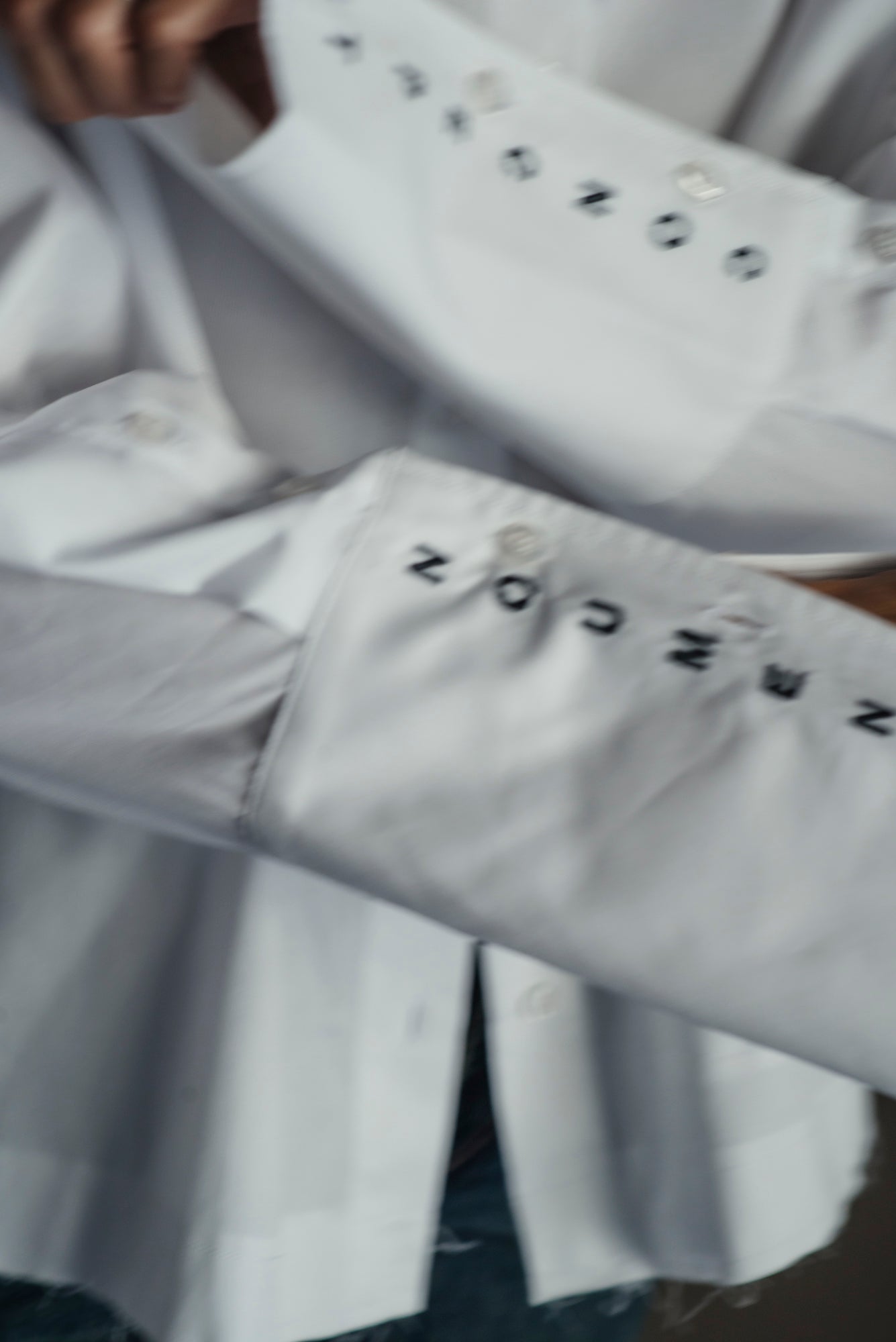Camicia over in piquet con logo manica