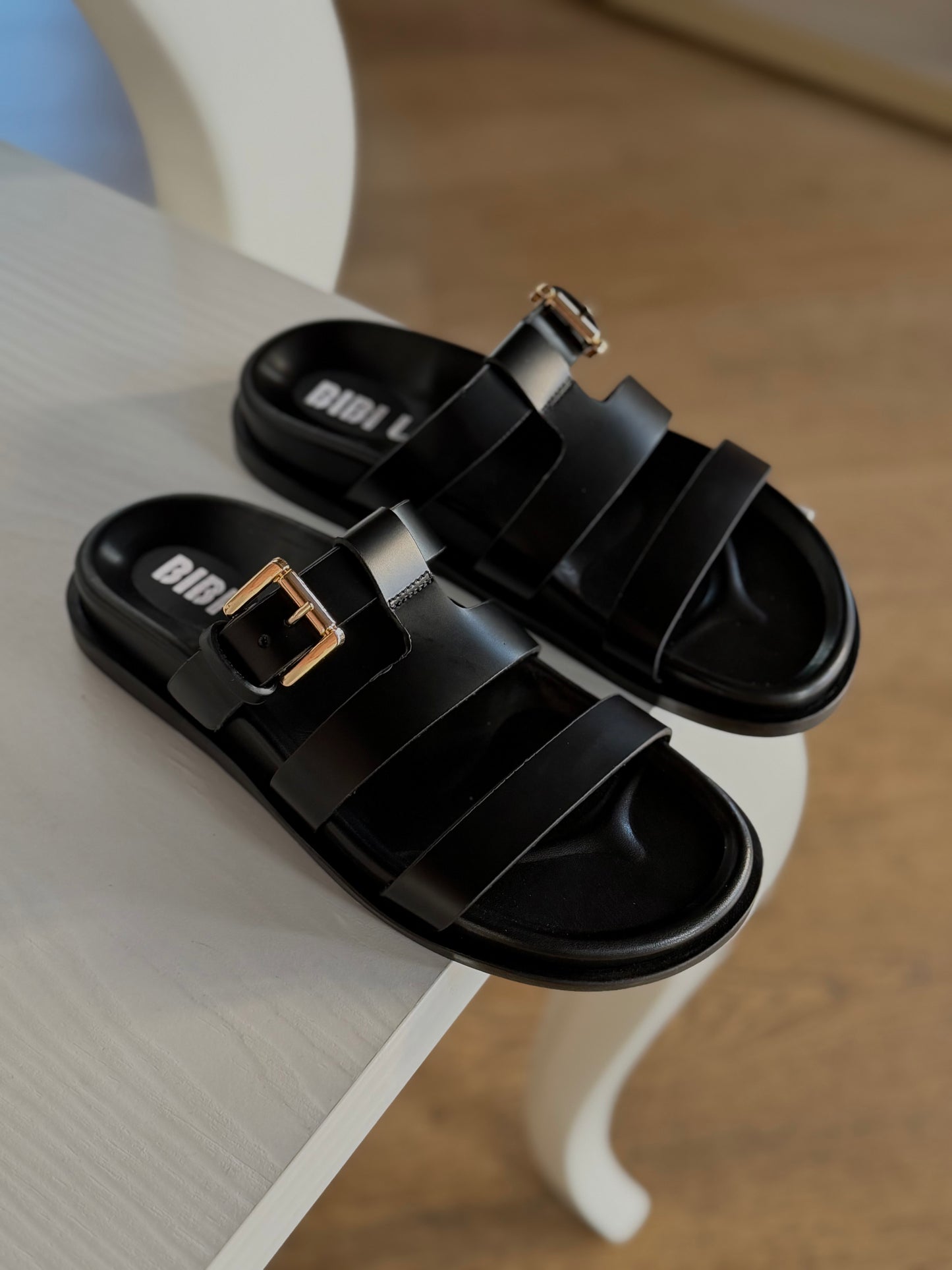 Sandalo Minimal Urban in Pelle Nera