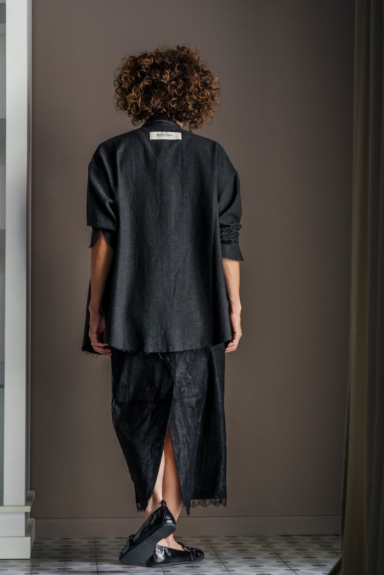 Camicia coreana con dettagli taglio vivo