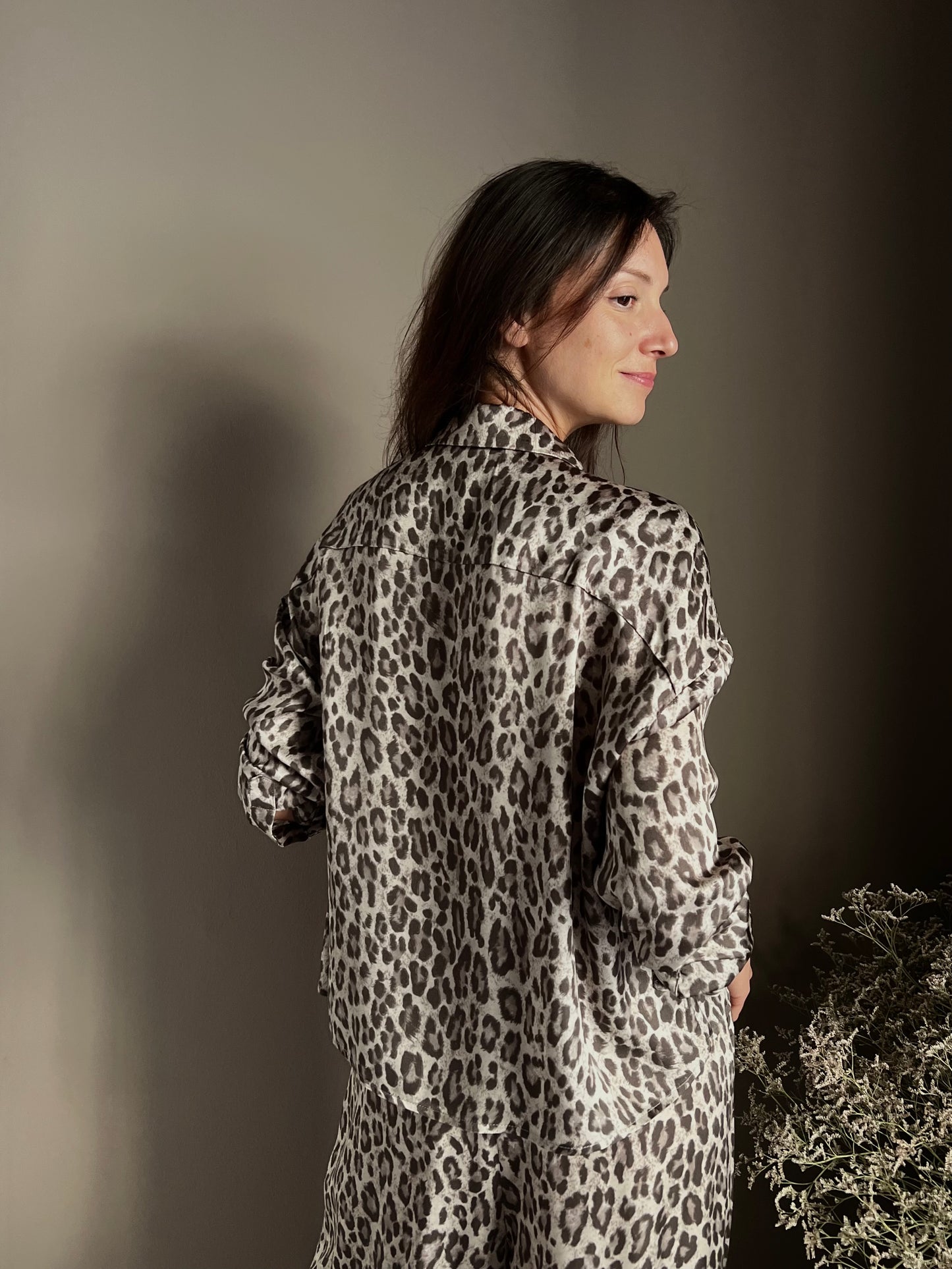 Camicia in viscosa con stampa animalier