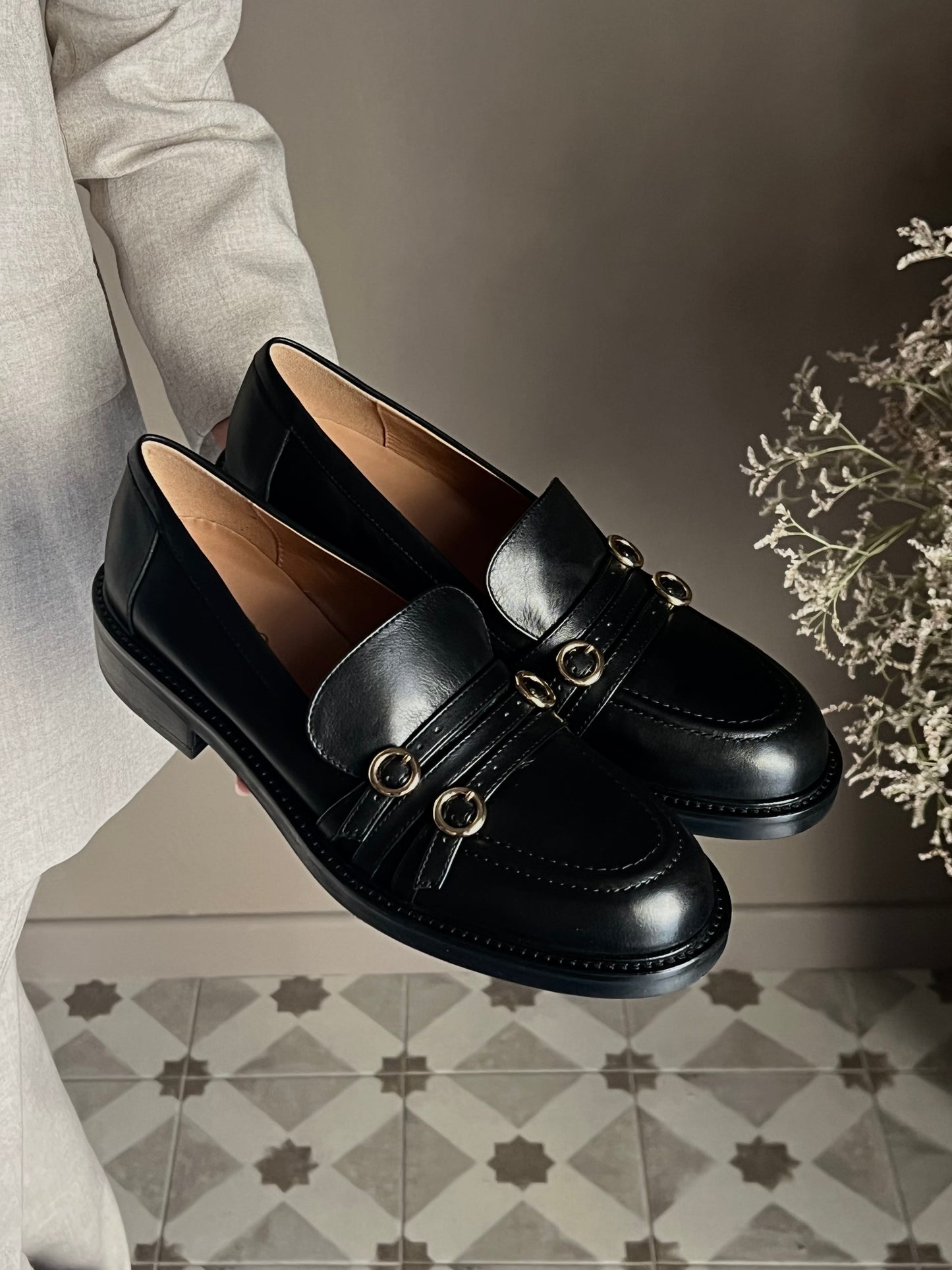 Mocassino in pelle con dettagli gold