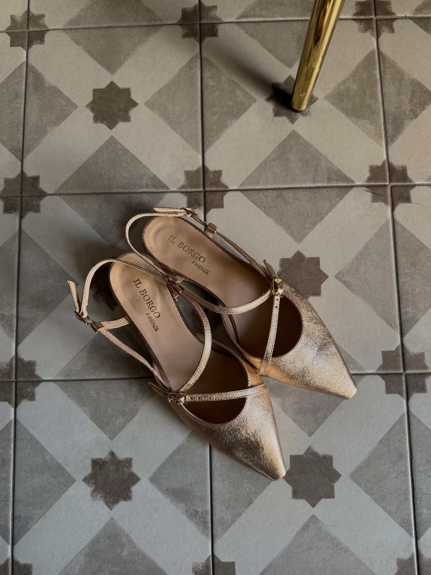 Slingback in laminato rose’