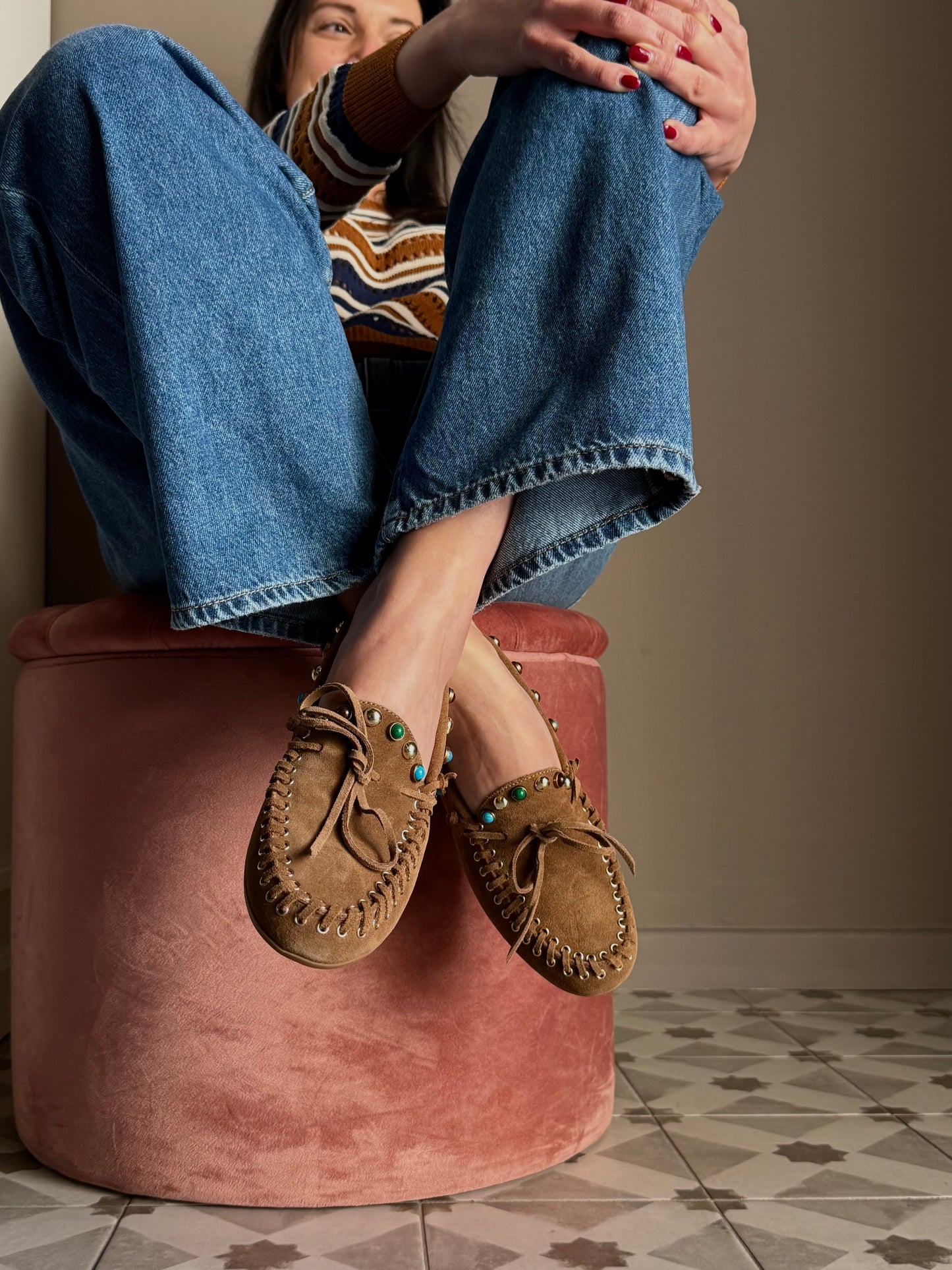 Mocassino in suede con borchiette