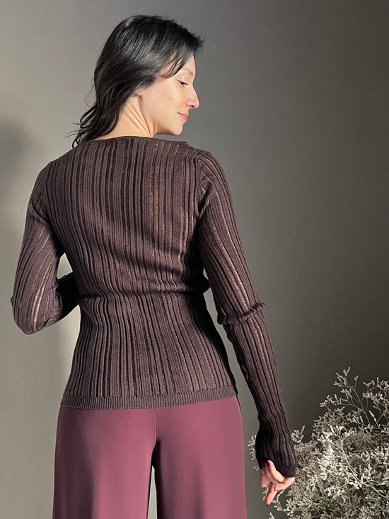 Maglia slim fit a costine in misto lana fondente