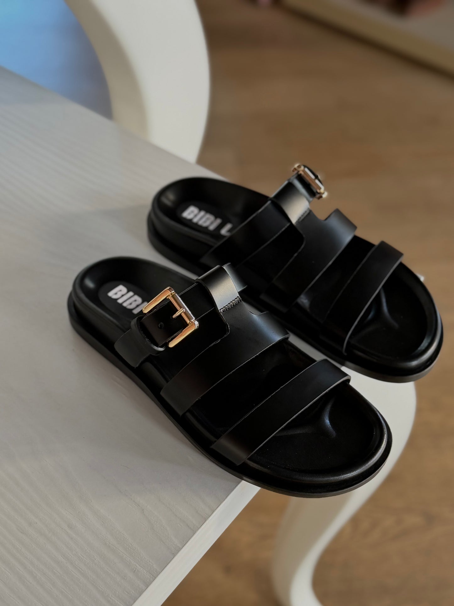 Sandalo Minimal Urban in Pelle Nera