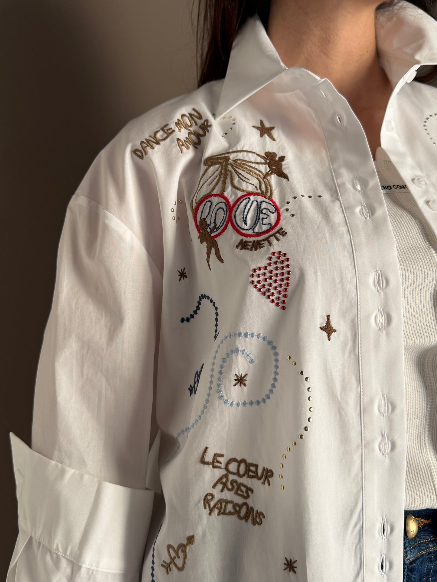 Camicia over in cotone con ricamo