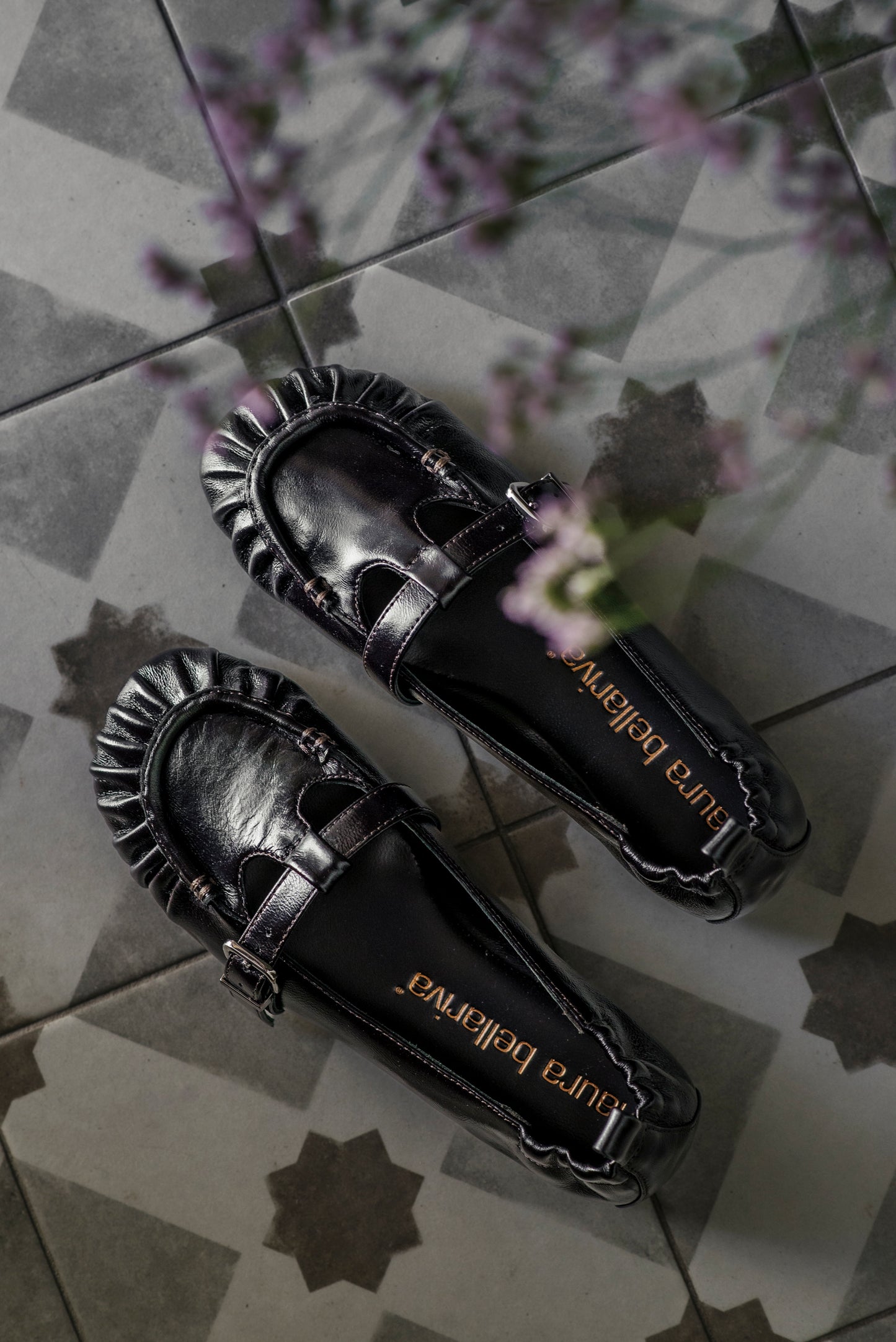 Ballerina Mary Jane in Pelle Nera con Arricciatura