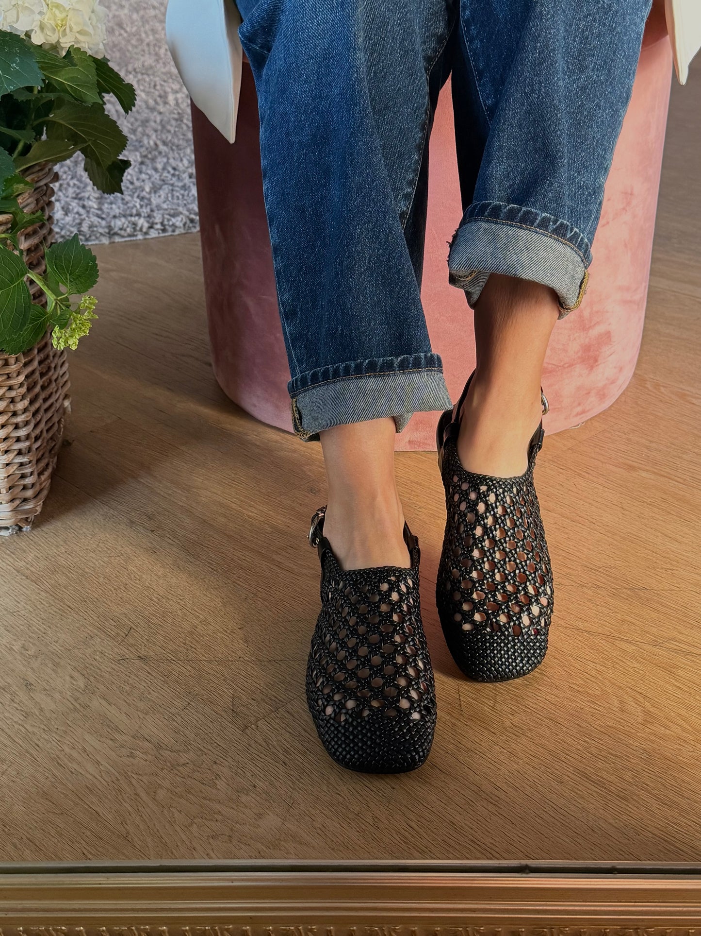 Sandalo Flat in Pelle Intrecciata Nero