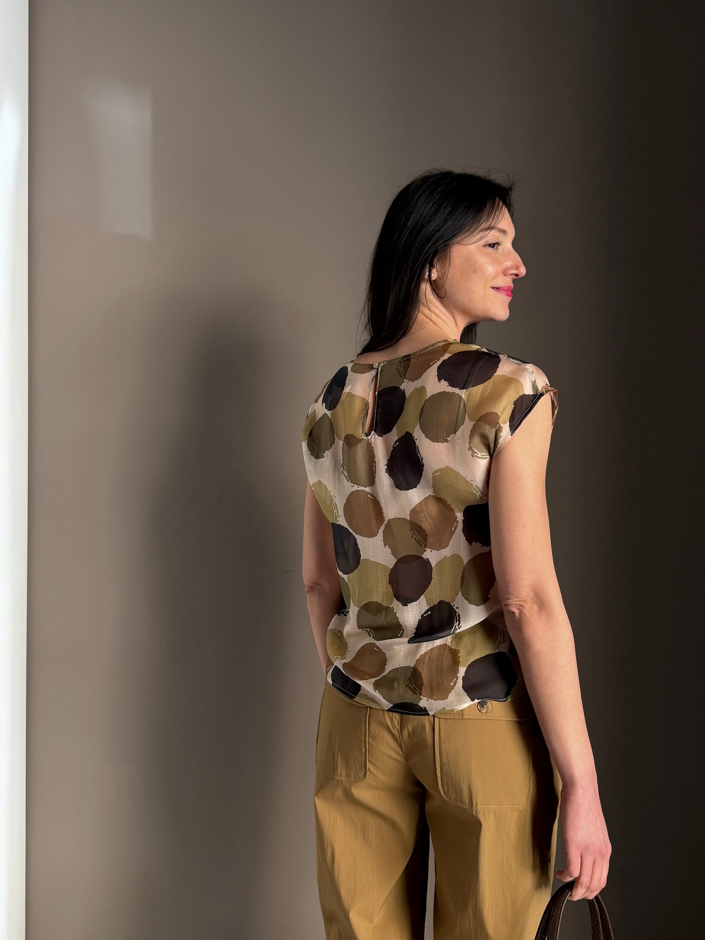 Blusa Alessia Santi in seta e viscosa a pois