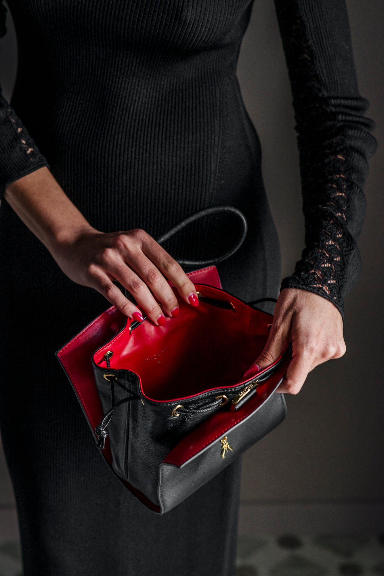 Borsa a mano in pelle con fodera a contrasto
