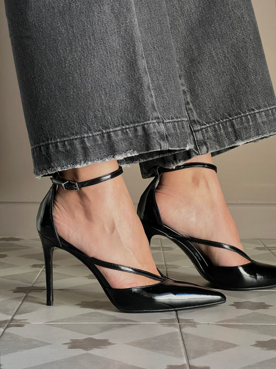 Decolletè in pelle con cinturini tacco 10cm