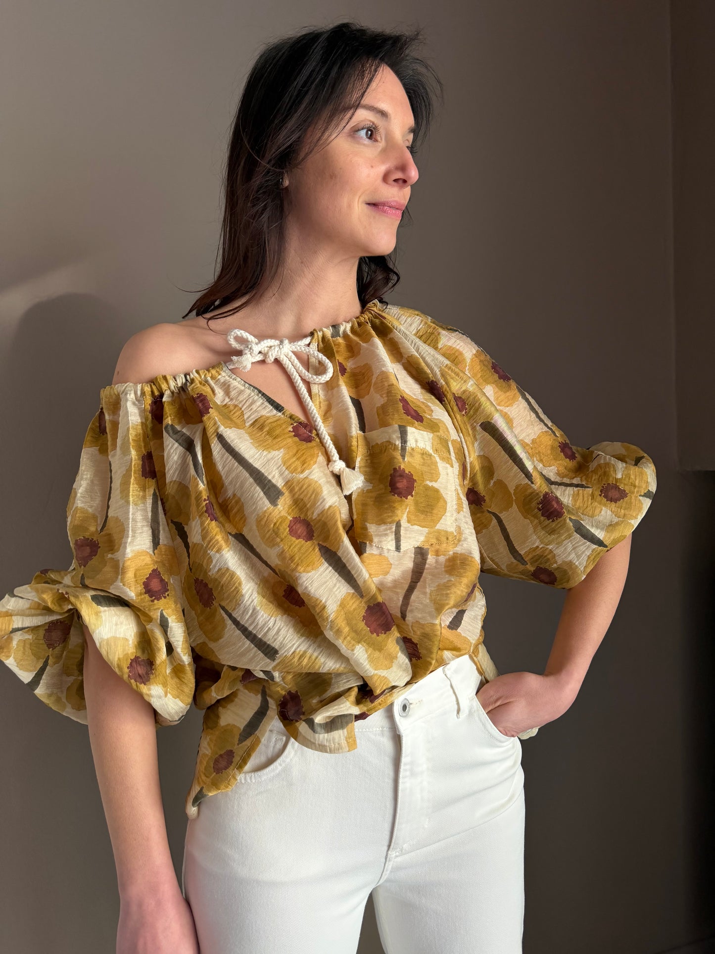 Blusa a fiori blu-sesamo