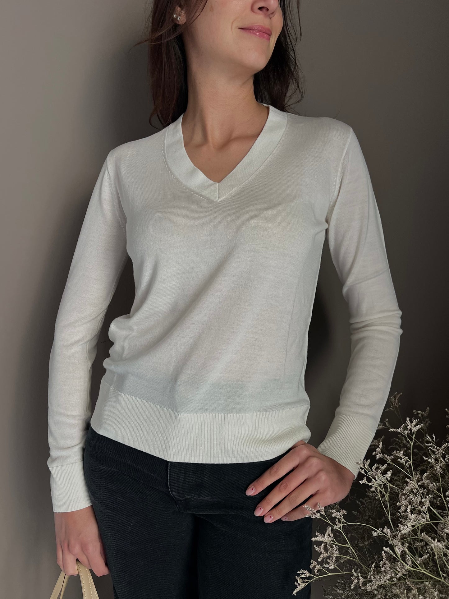 Maglia scollo a V in lana milk
