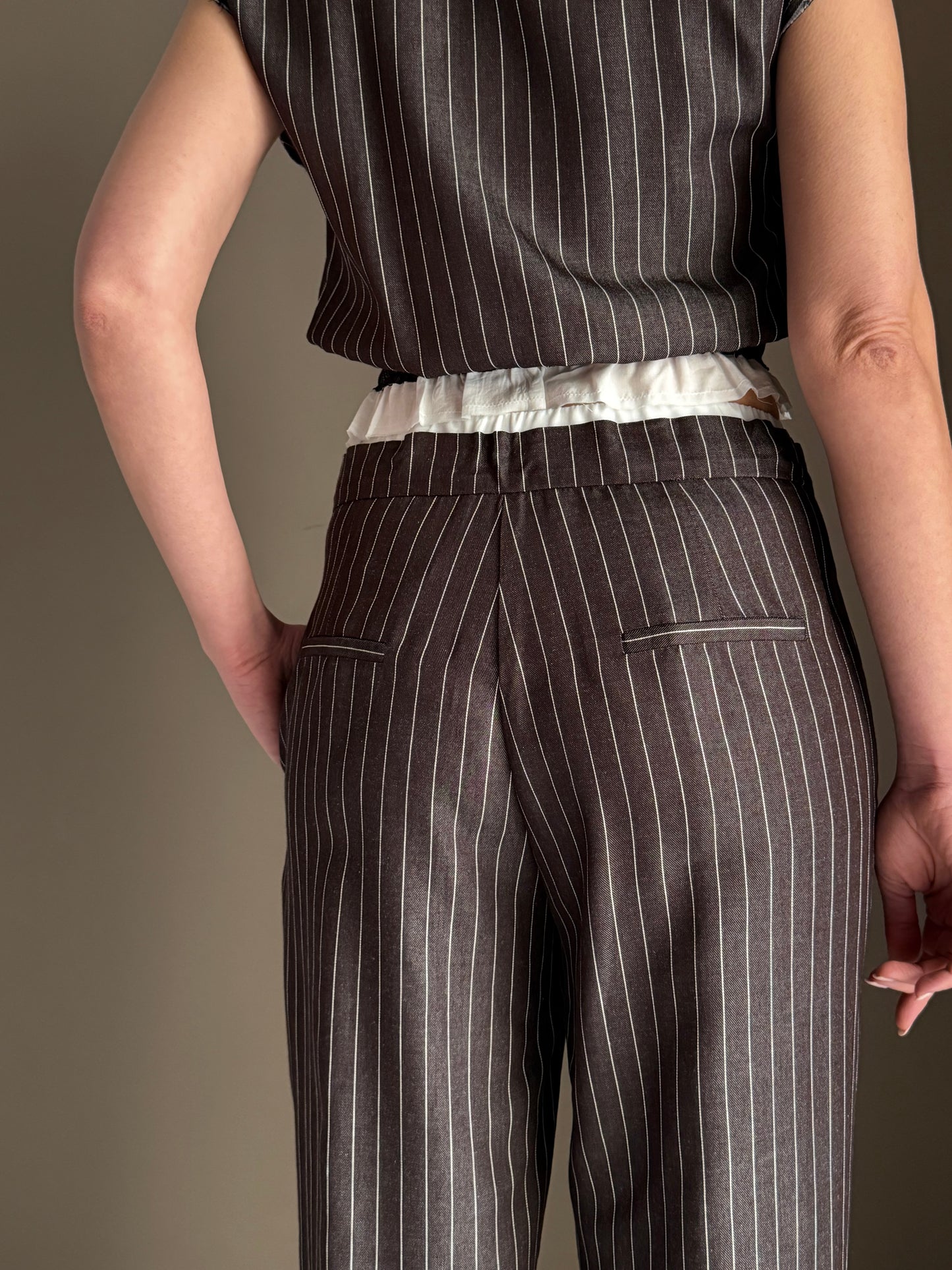 Pantalone gessato fondente