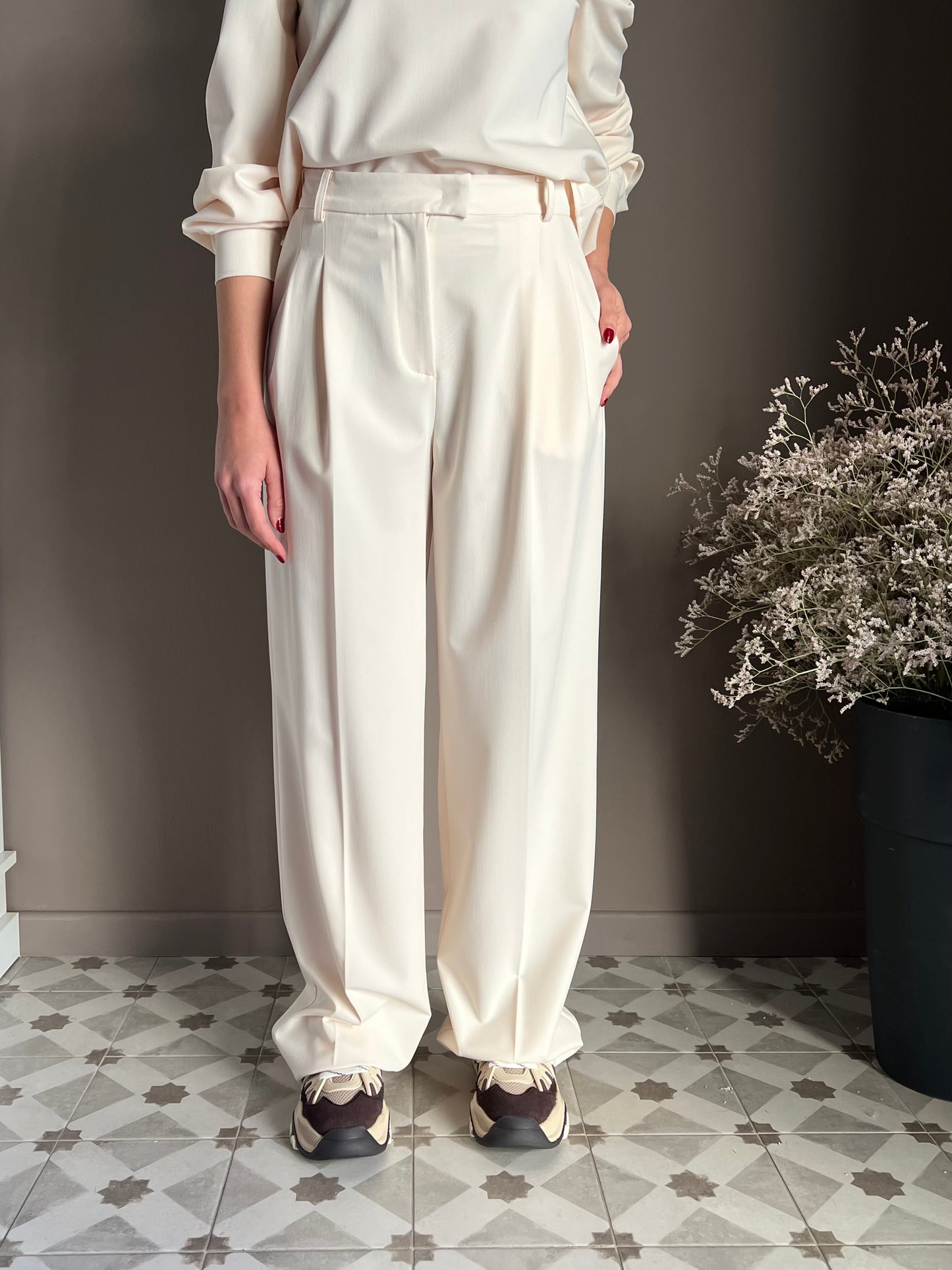 Pantalone morbido con pieghe