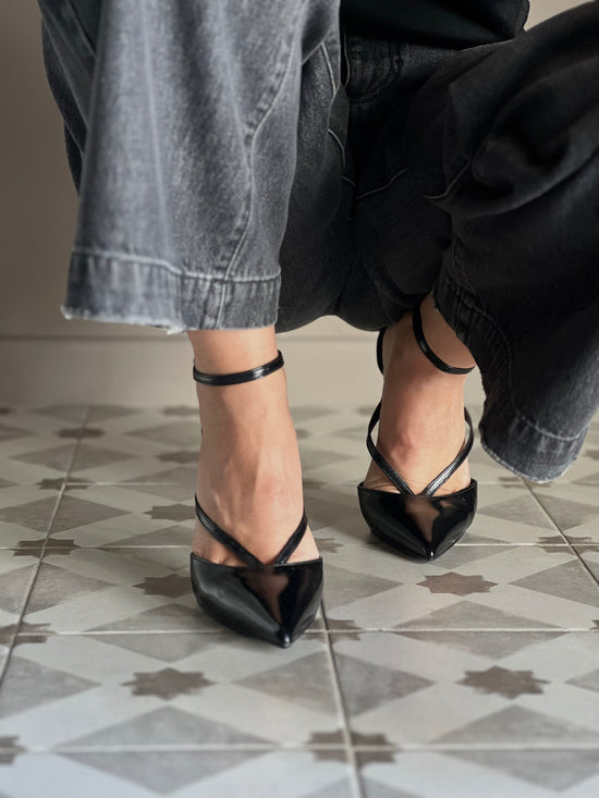 Decolletè in pelle con cinturini tacco 10cm