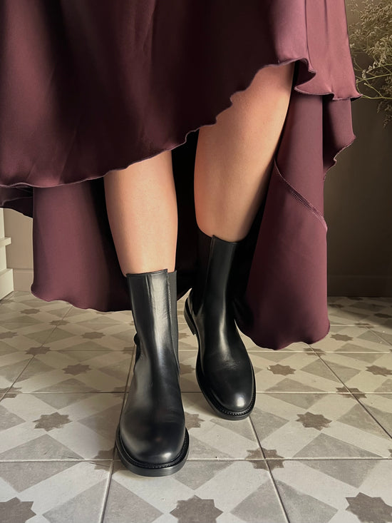 Stivaletto in pelle con elastici laterali