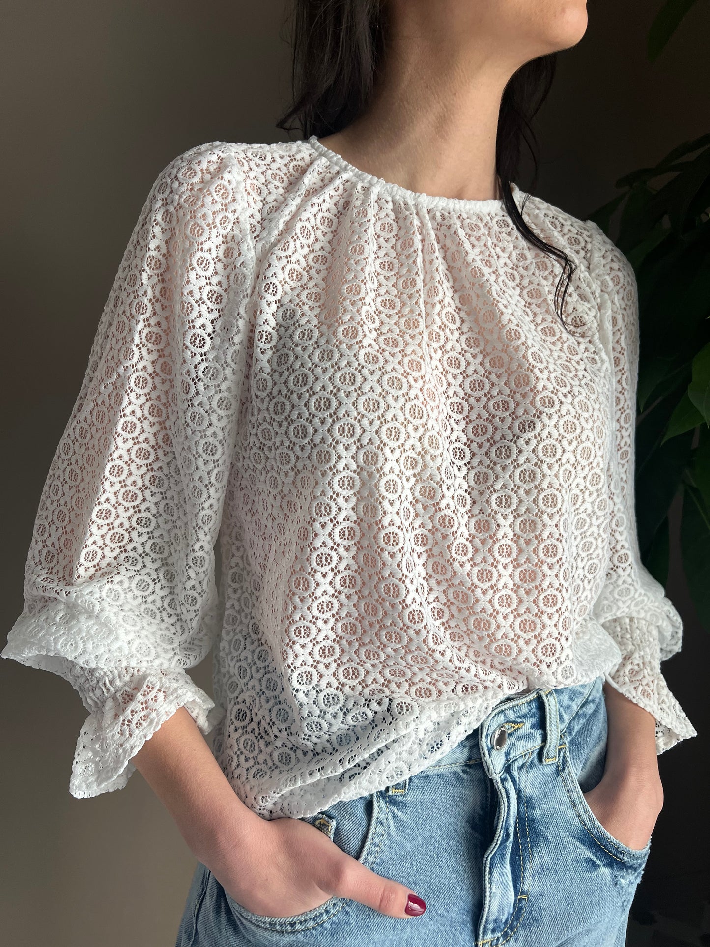 Blusa in pizzo girocollo