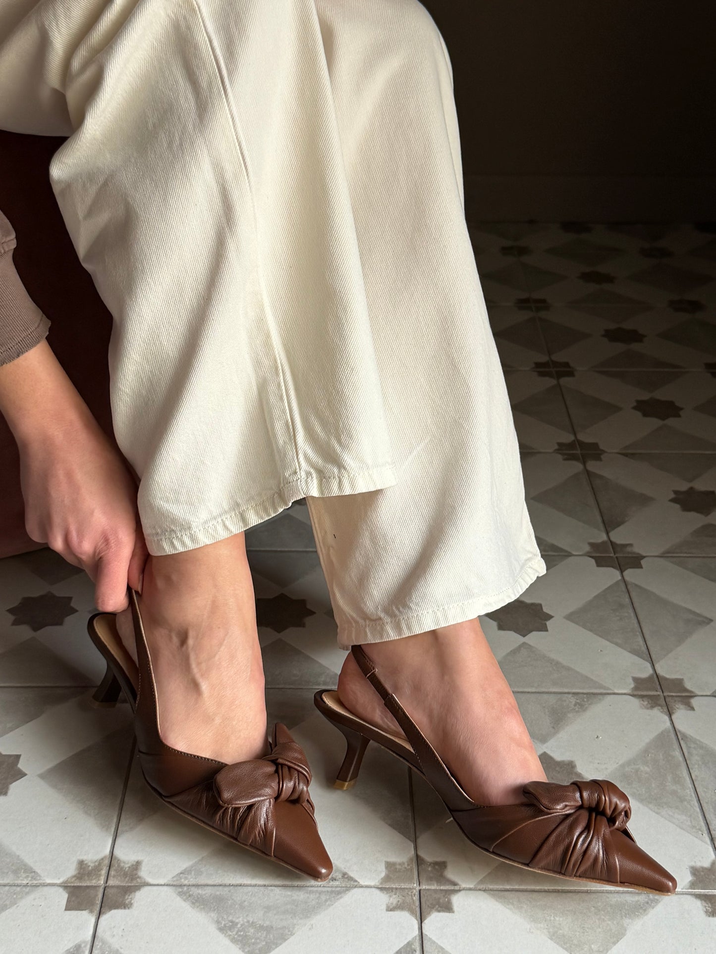 Decolletè in nappa con nodo