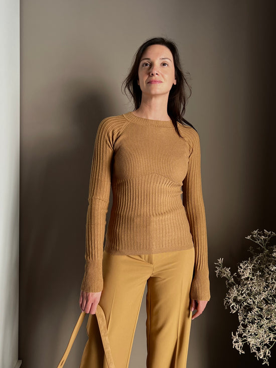 Maglia aderente in costina