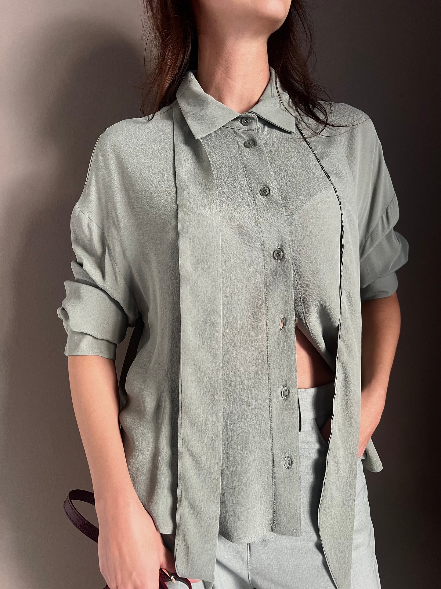 Camicia fluida in viscosa con cravattino staccabile