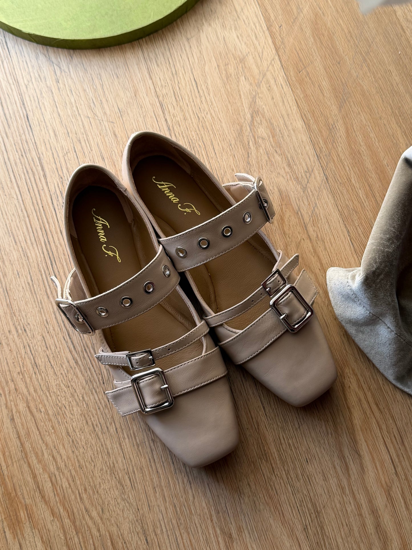 Mary Jane nappa gesso con fibbie