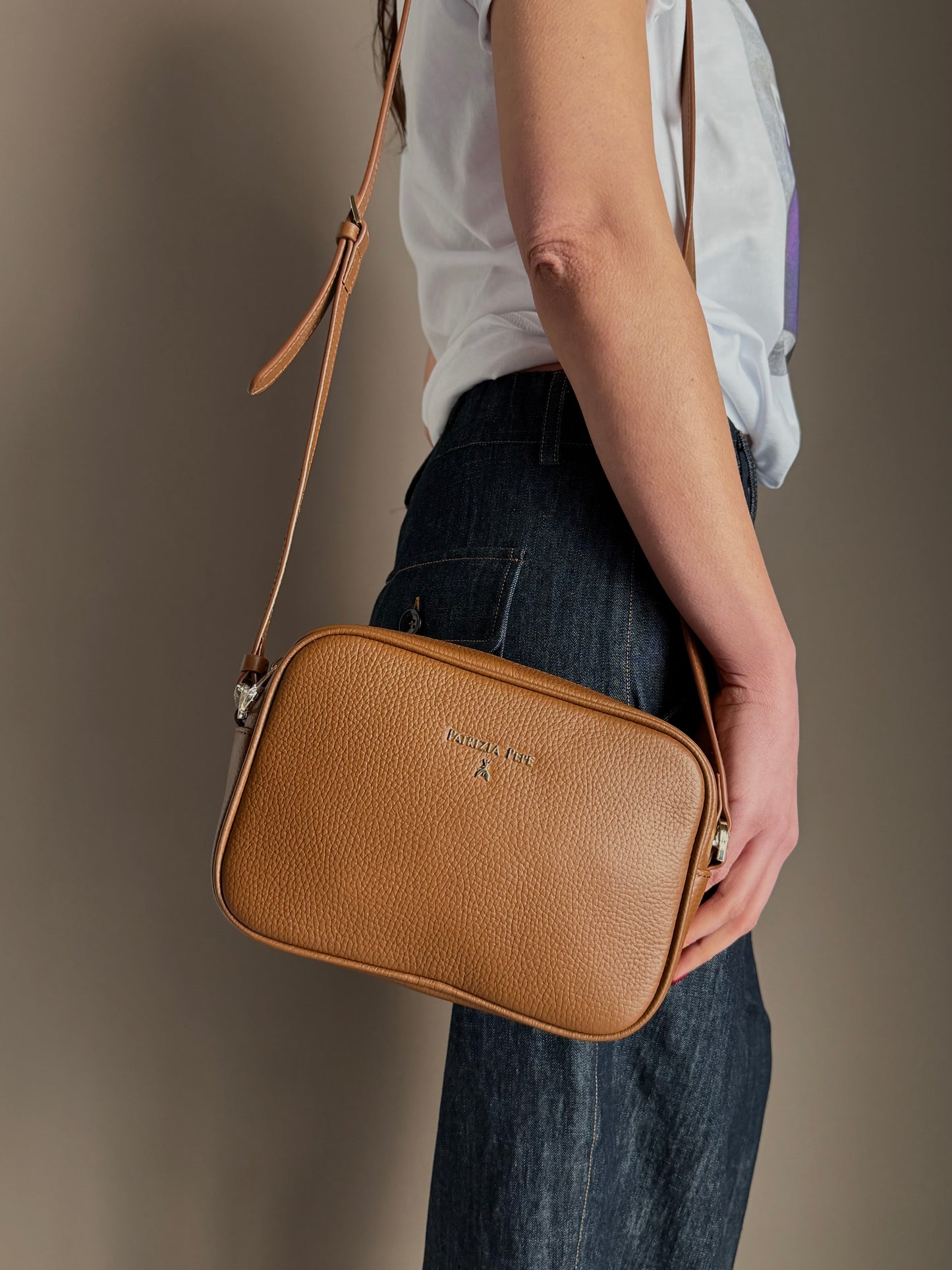 Borsa Tracolla in pelle martellata nera