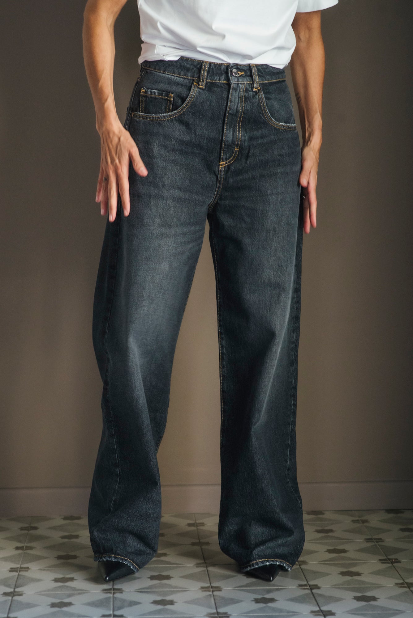 Pantalone denim modello Poppy- Grigio nero