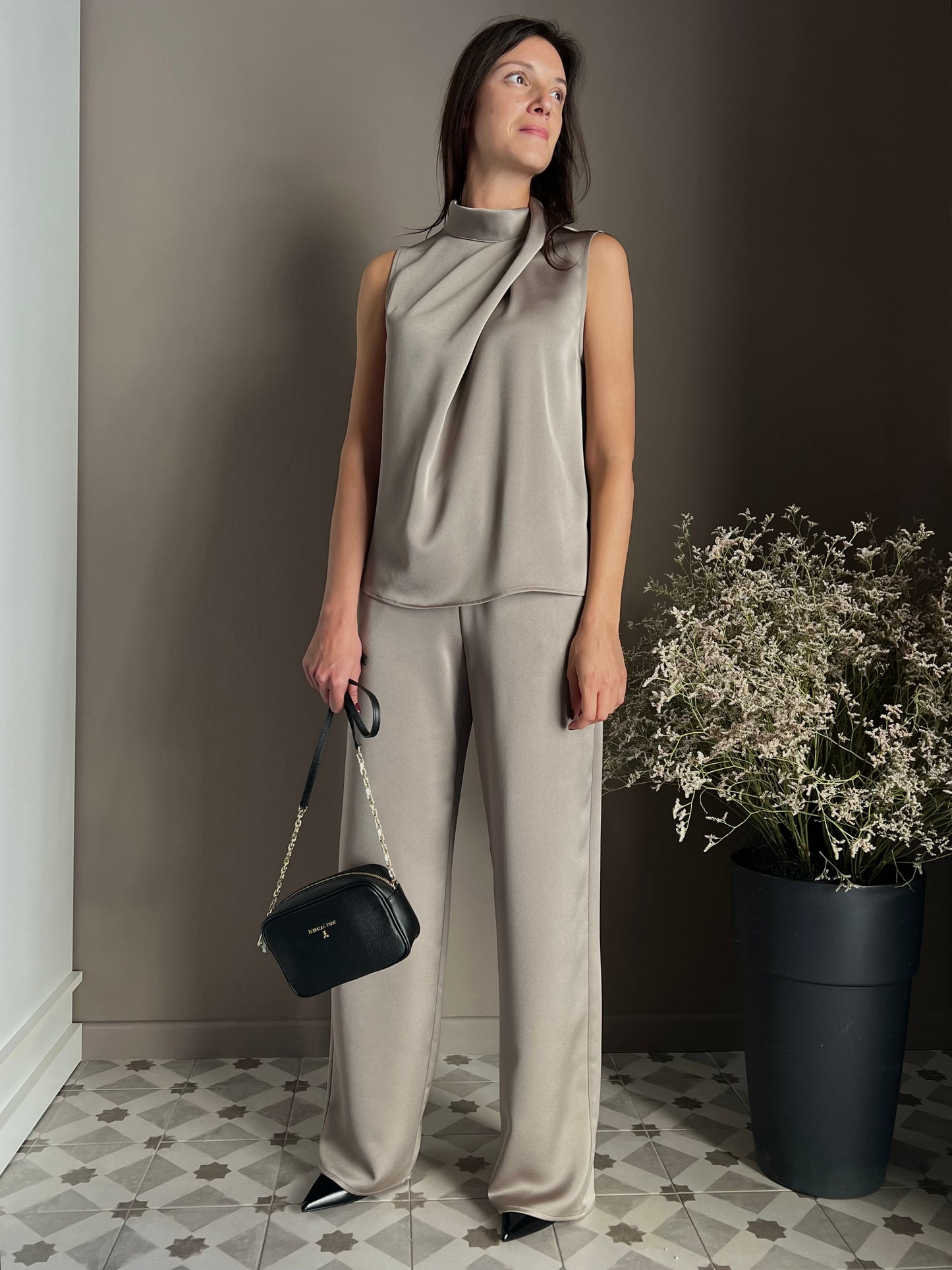 Pantalone palazzo in tessuto lucido taupe