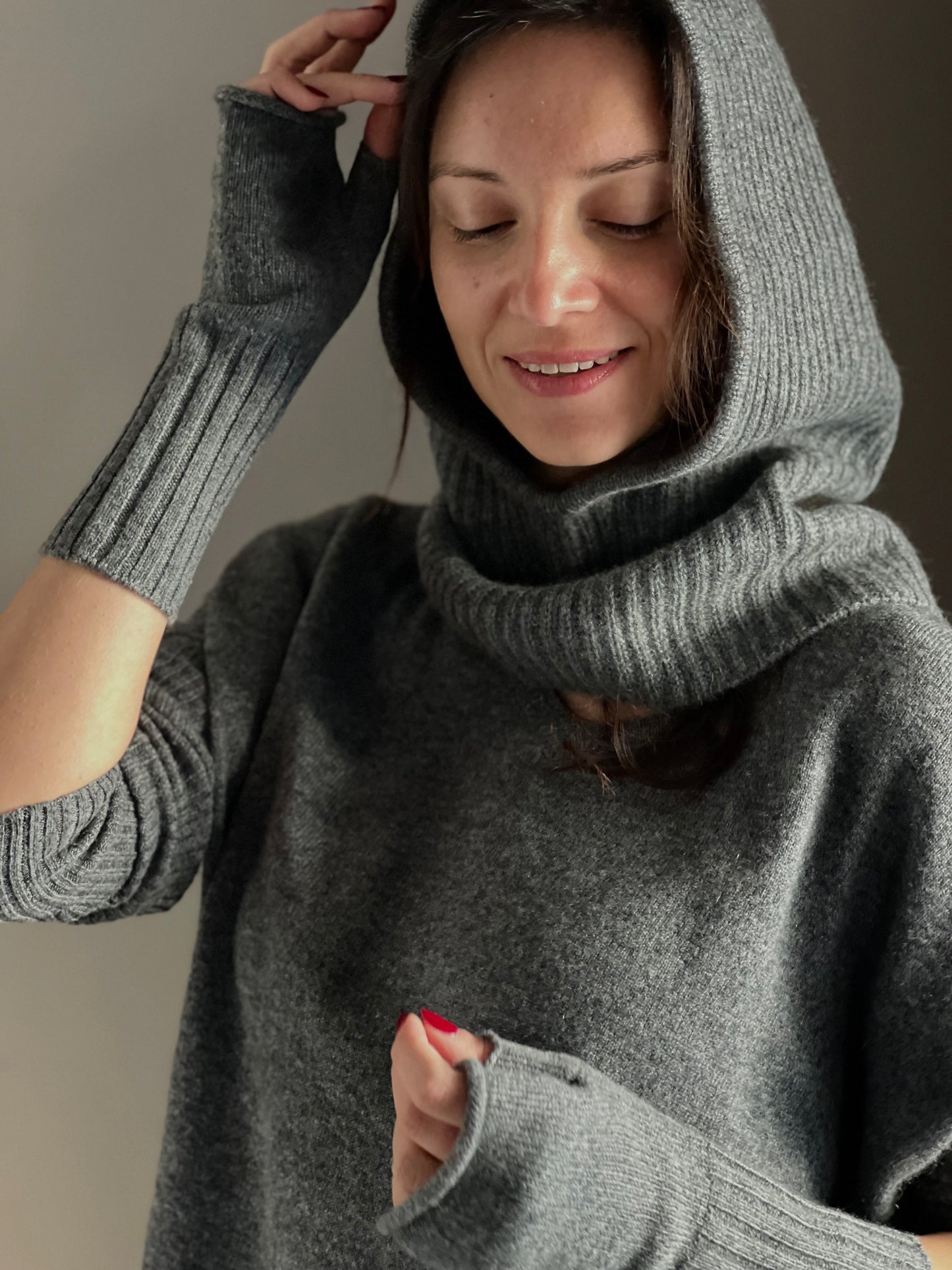 Cappuccio/balaclava in cashmere grigio