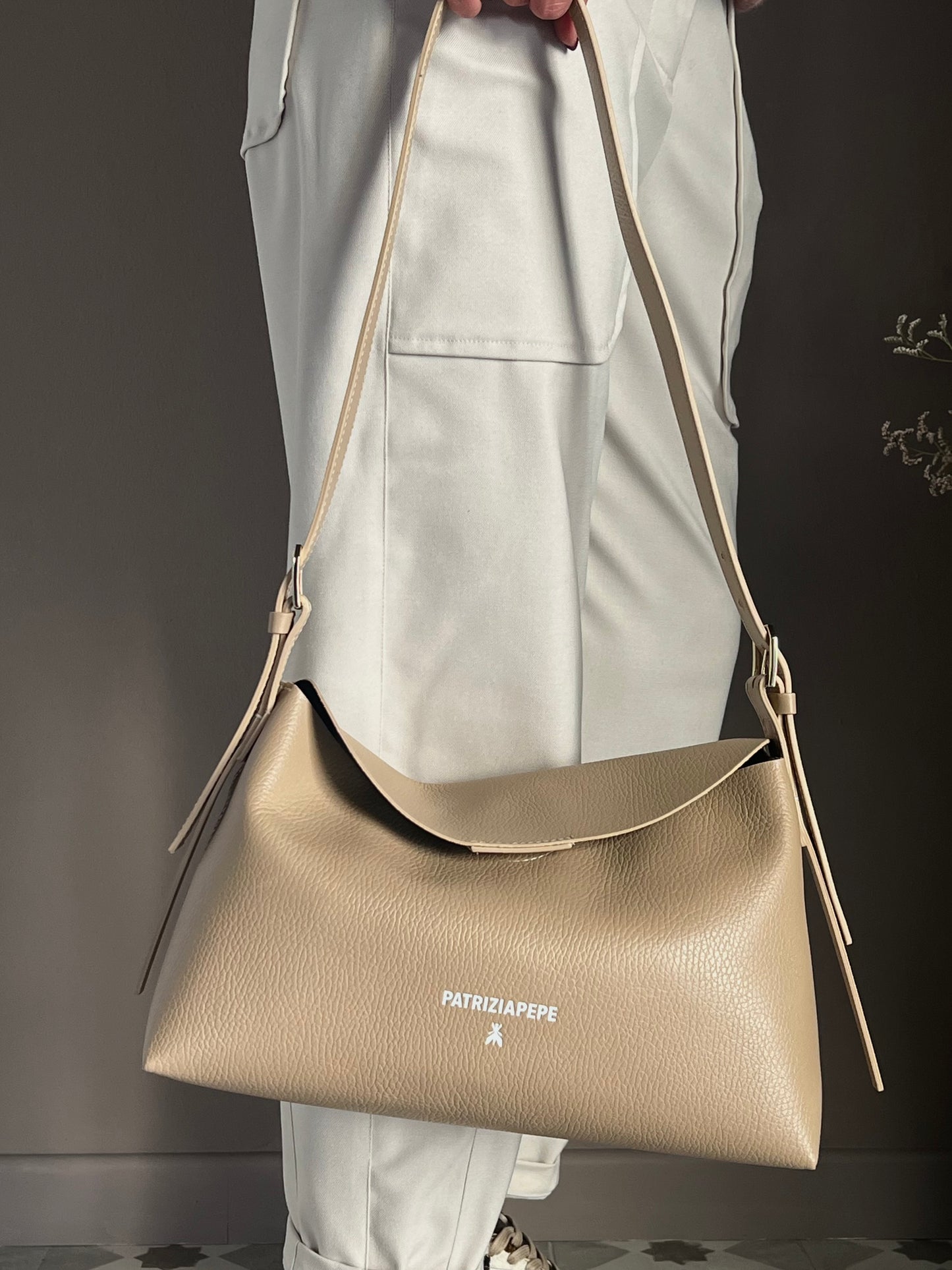 Borsa a tracolla Never in pelle sand