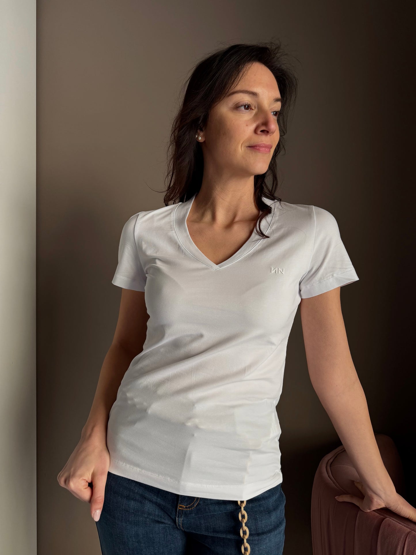 T-shirt slim fit scollo a V