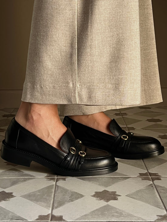 Mocassino in pelle con dettagli gold