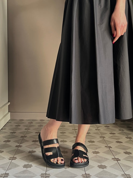 Ciabattina in pelle minimal nera