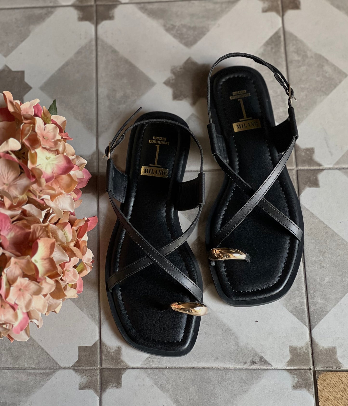 Sandalo infradito in pelle nero