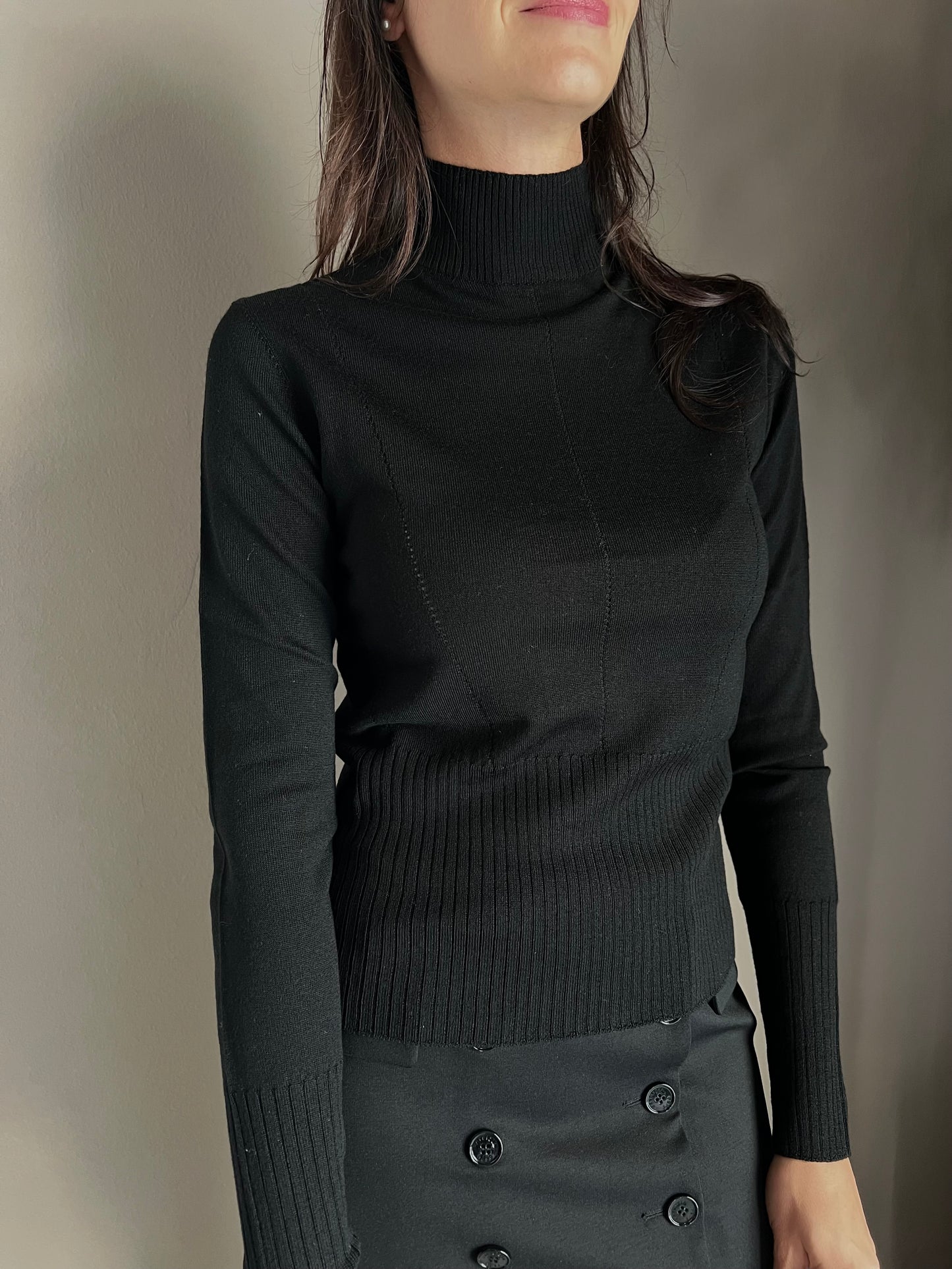 Maglia in lana rasata collo alto nero