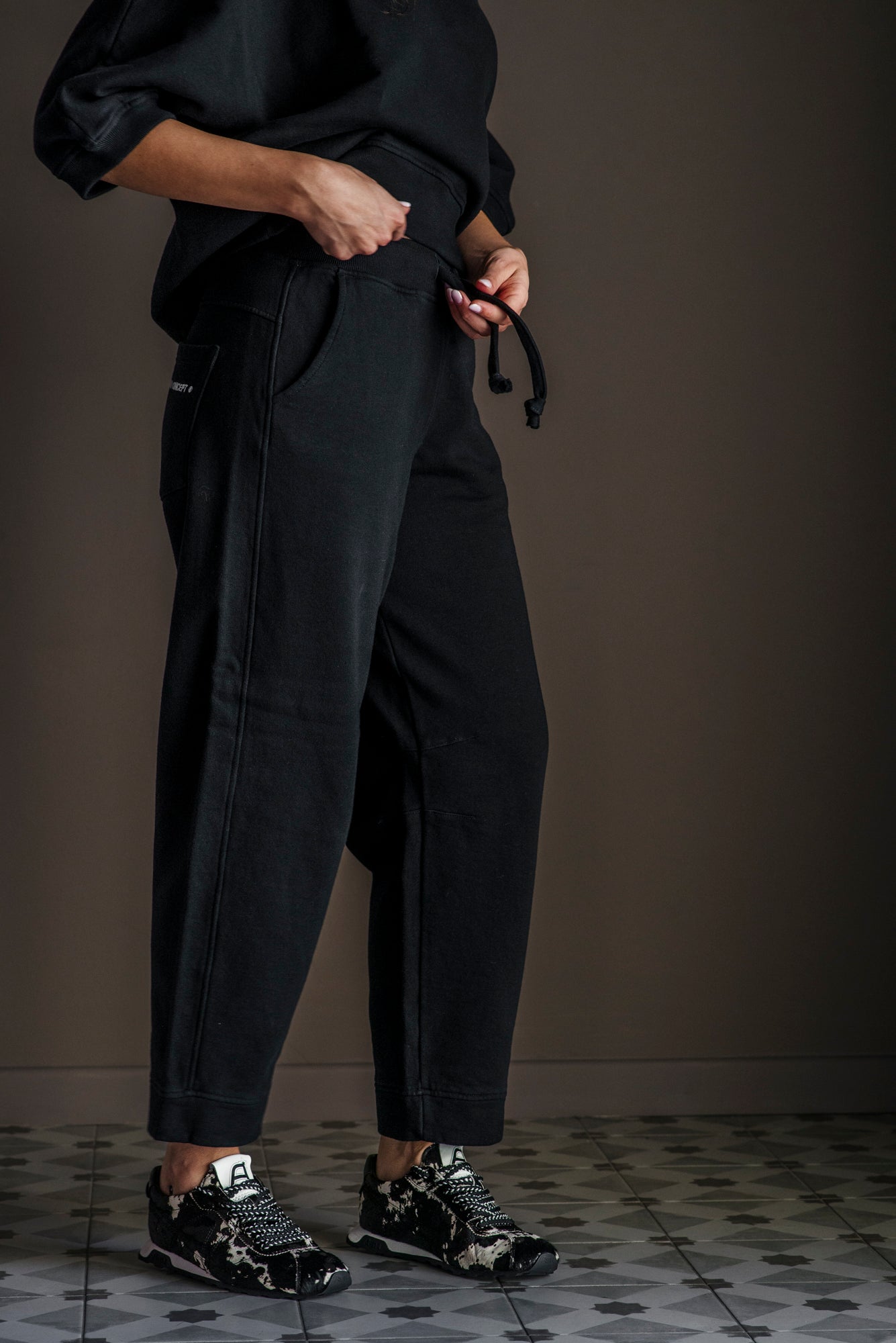 Pantalone in felpa Nero Noumeno Concept