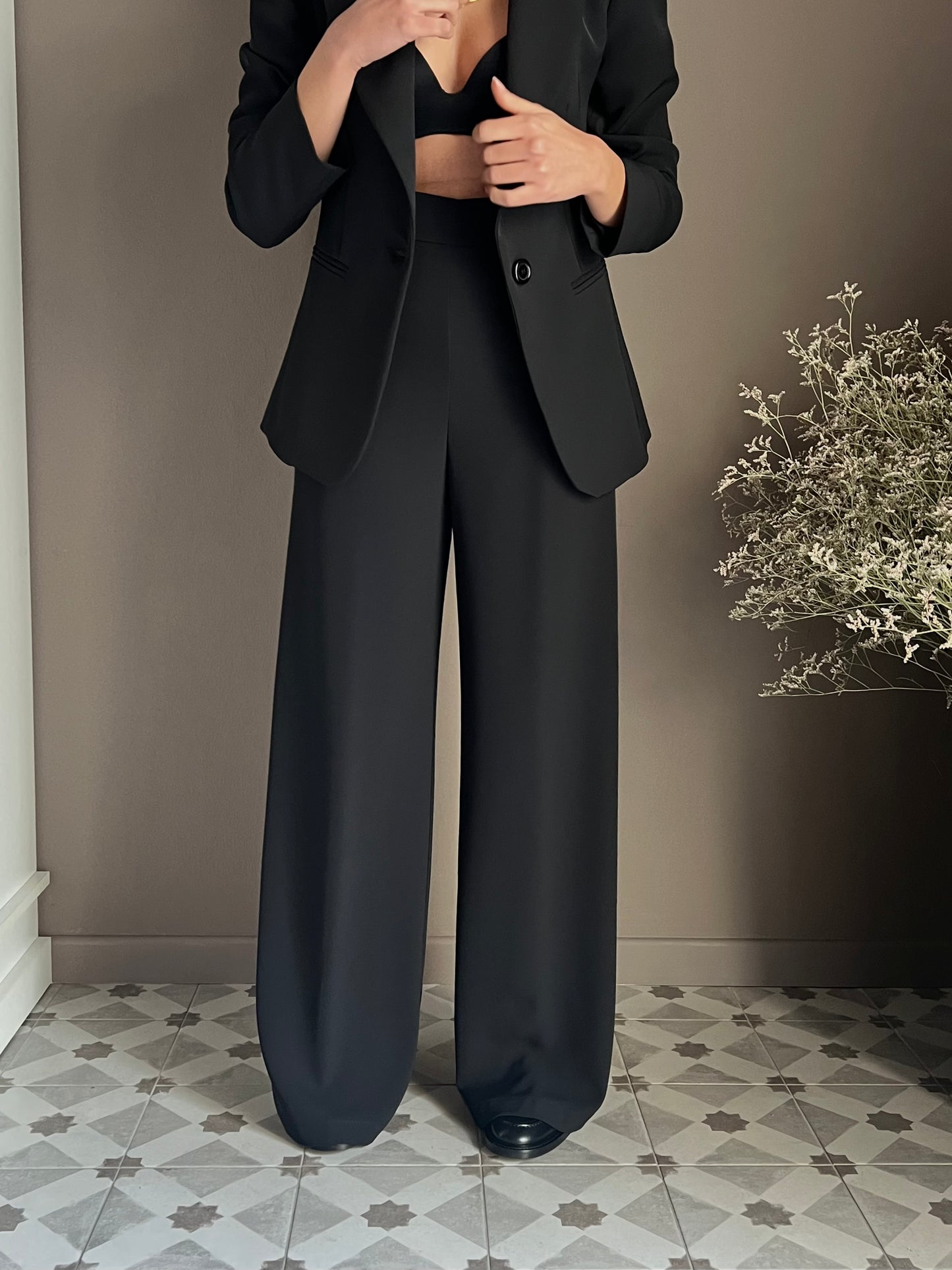 Pantalone nero in crepe vita alta