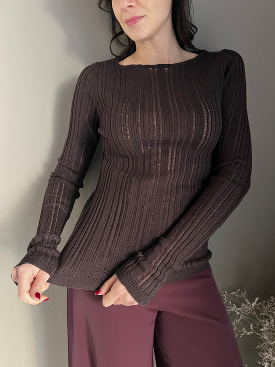 Maglia slim fit a costine in misto lana fondente