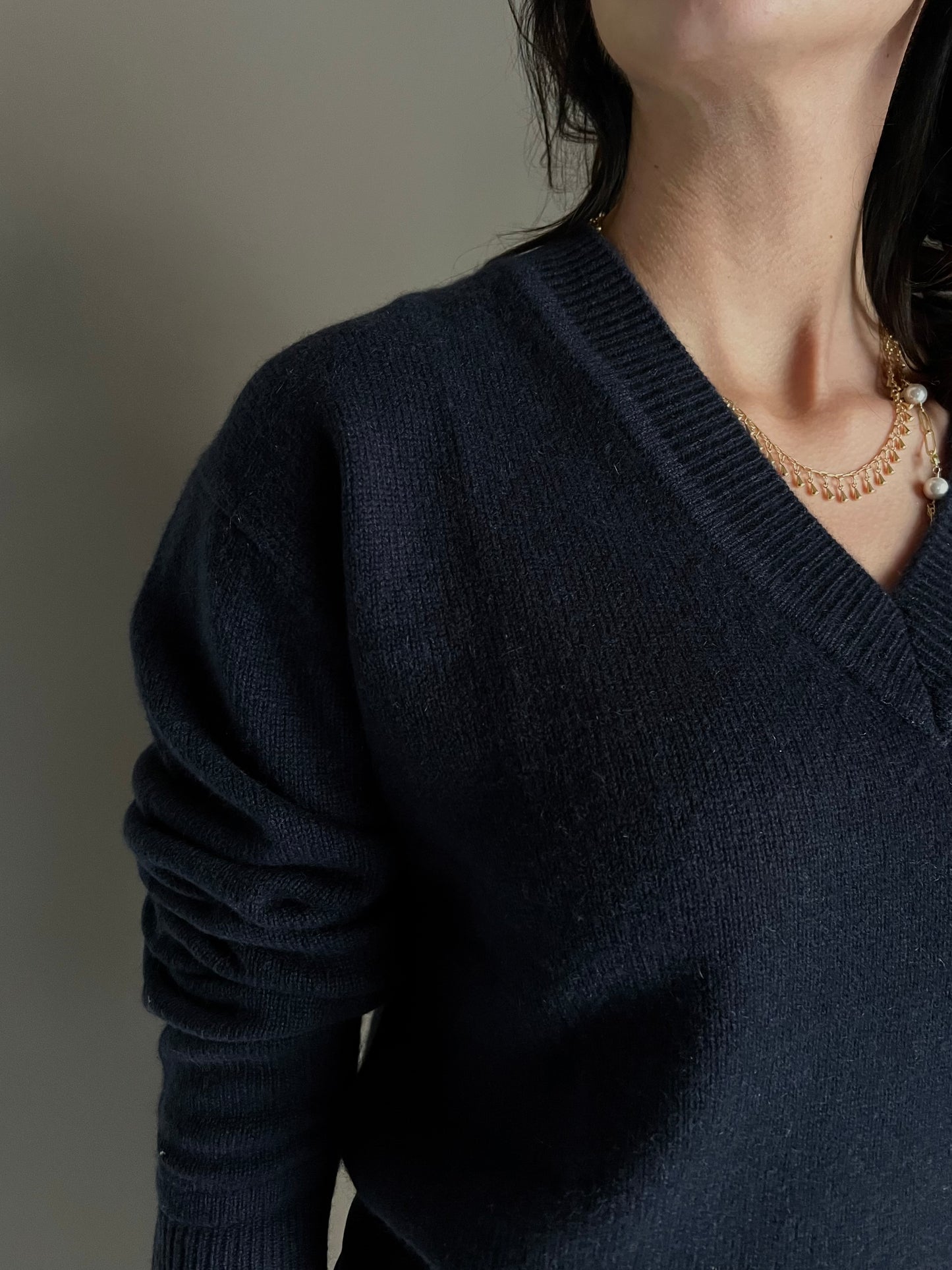 Maglia scollo a V in 100% cashemire blu marine