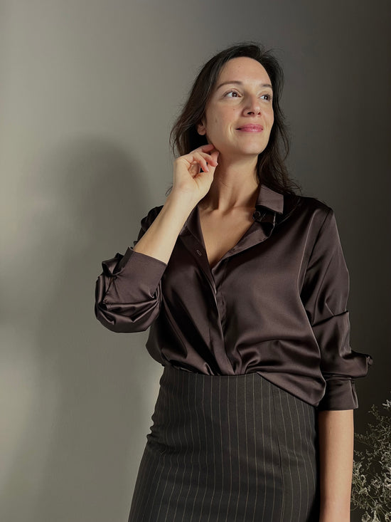 Camicia in satin cioccolato