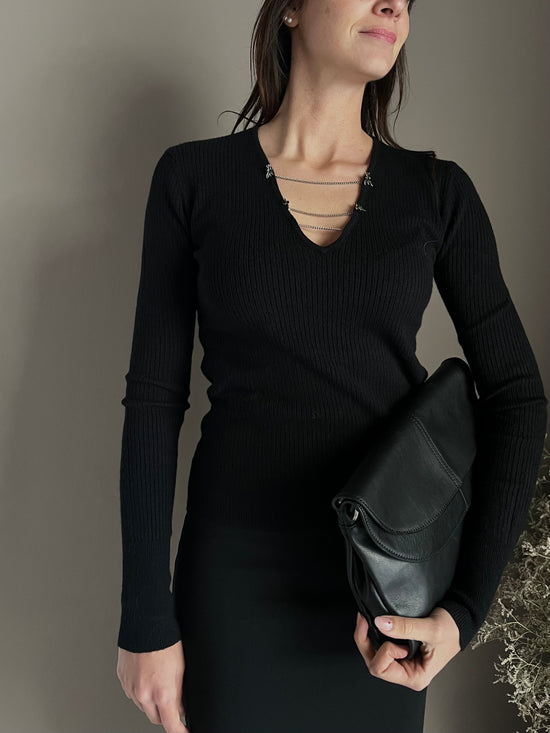 Maglia slim fit con catenelle