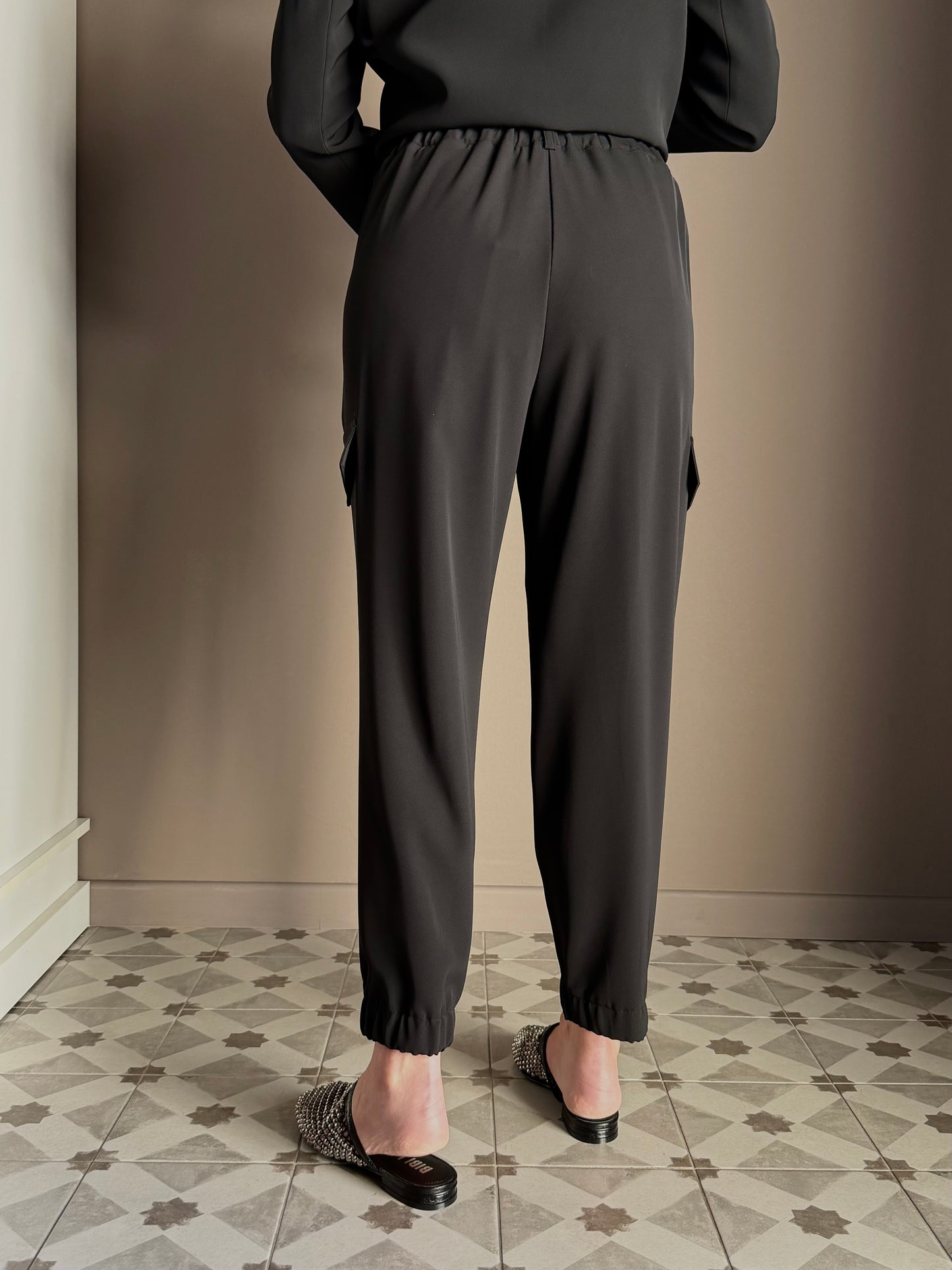 Pantalone cargo in crepe