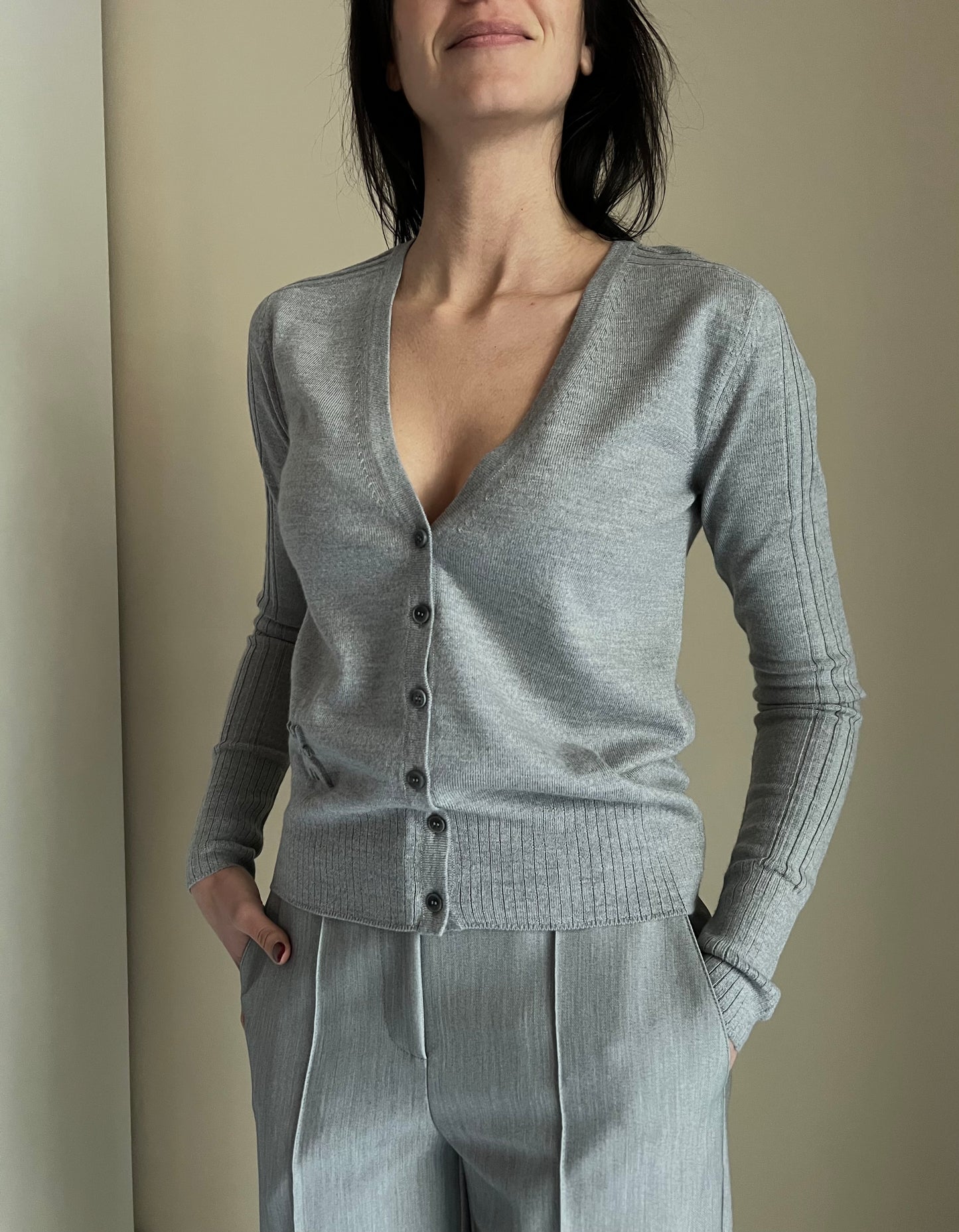 Cardigan scollo a V con Fly patch grigio