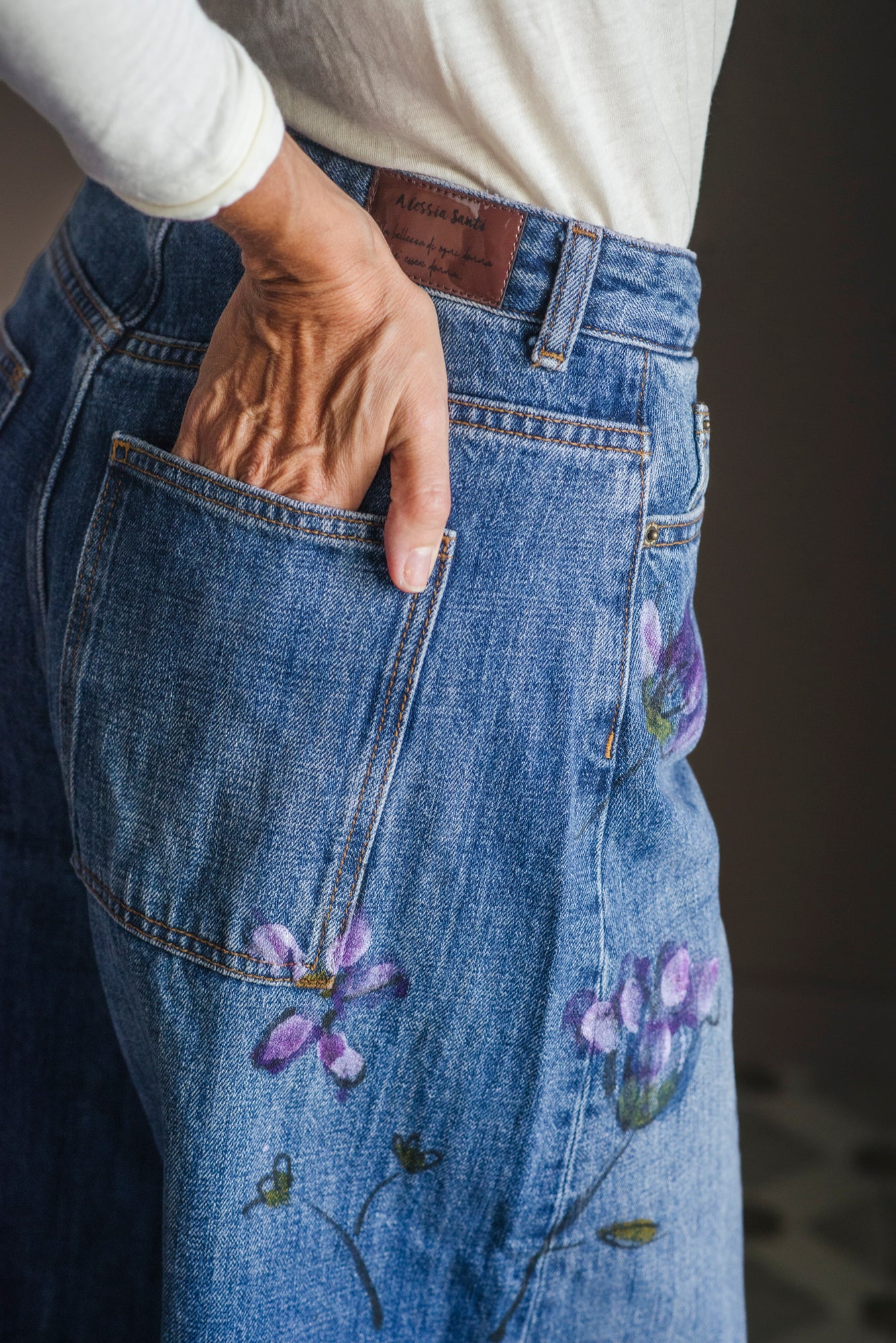 Pantalone denim dipinto a mano