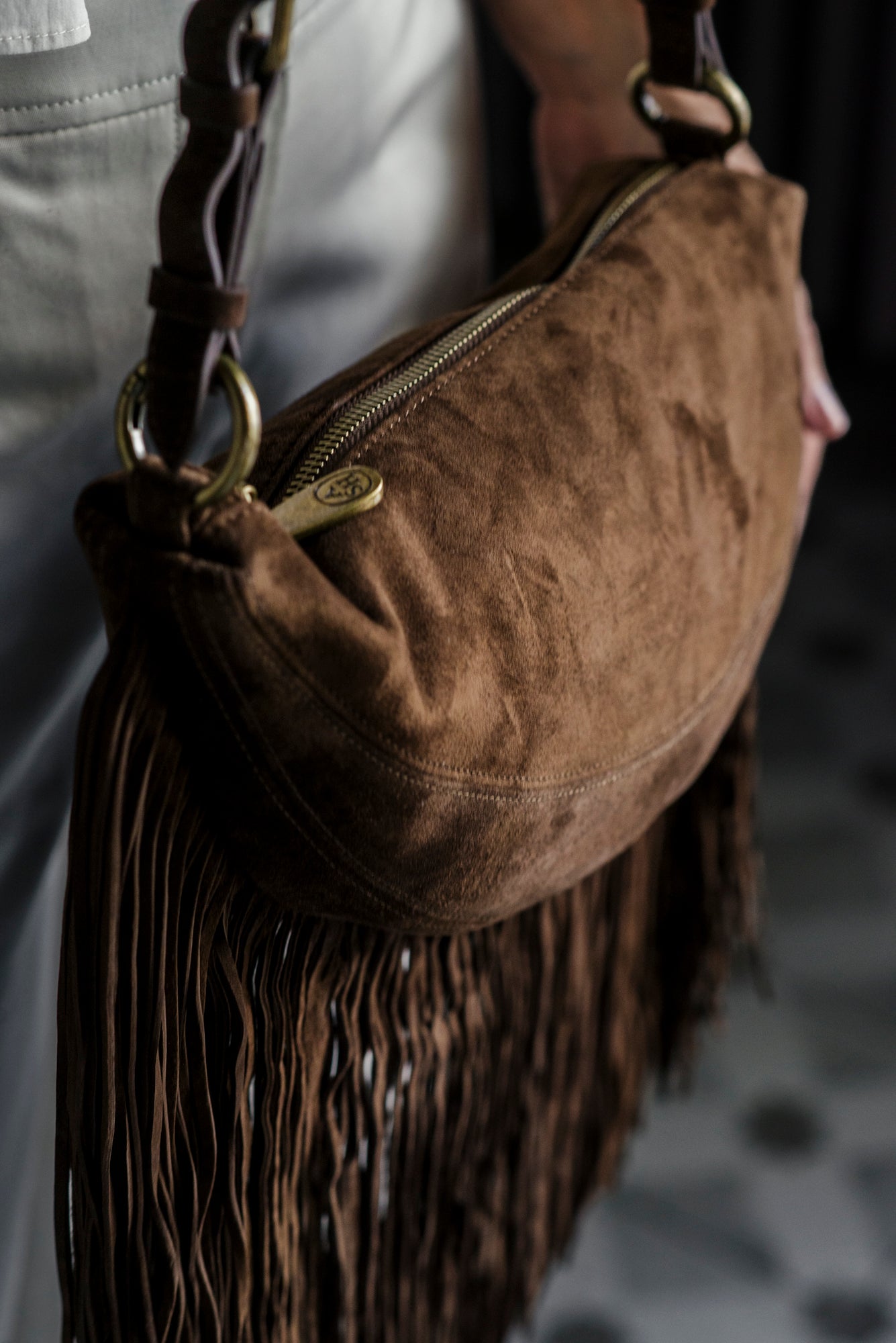 Borsa in suede con frange