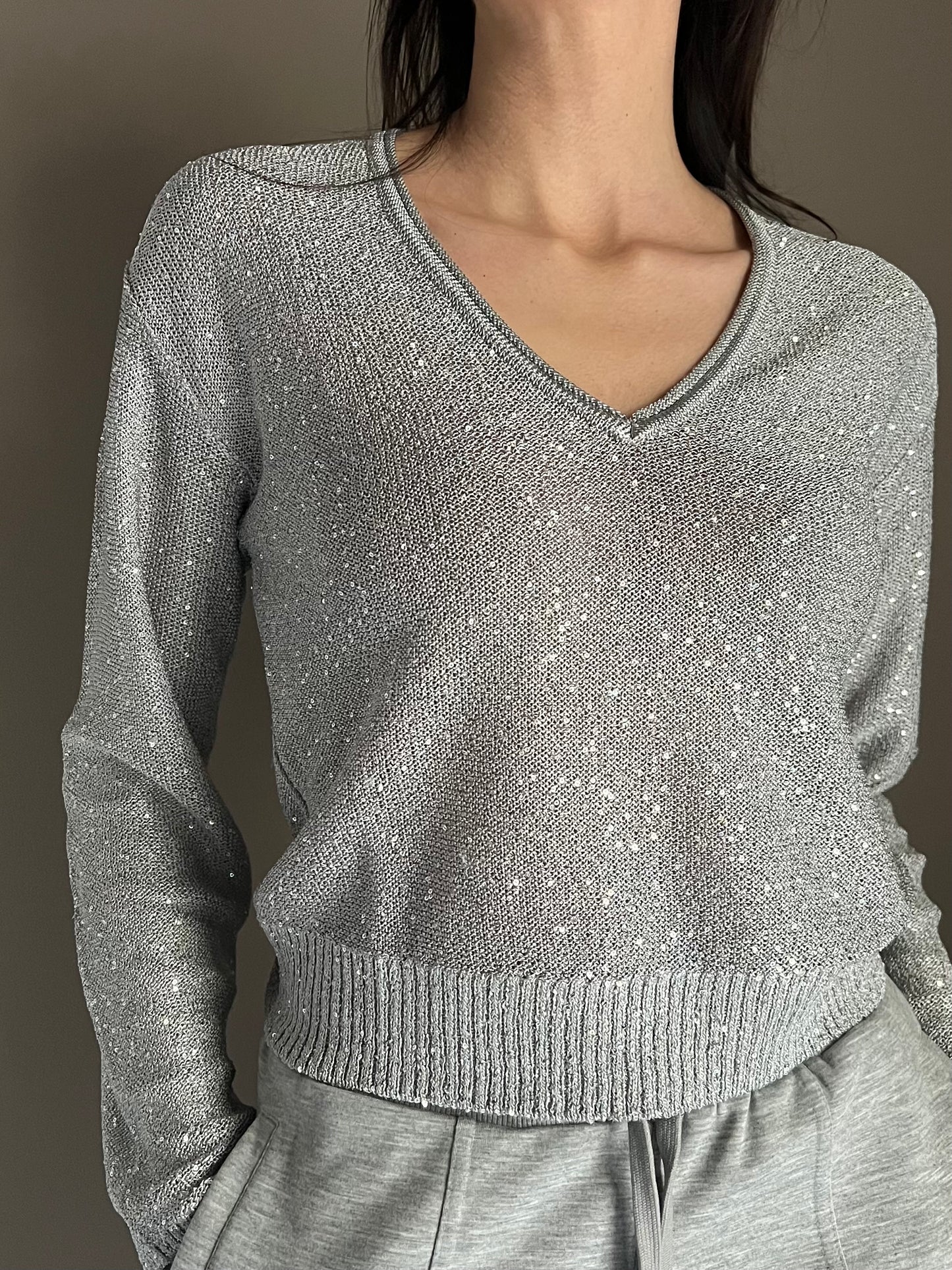 Maglia con scollo a V in paillettes